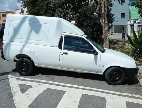 FORD COURIER 1.6 MPI L 8V FLEX 2P MANUAL FORD COURIER 1.6 MPI L 8V FLEX 2P MANUAL
